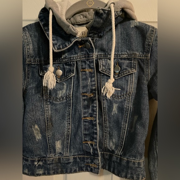 Cropped Jean jacket with detachable hood - Picture 2 of 11